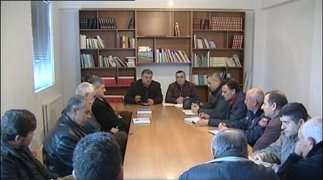 Pas alarmit të Tavos për vjedhjet në Dropull, krerët e policisë Gjirokastër takohen me banorët