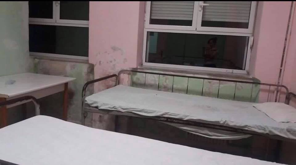 “Qytetari dixhital” nga Gjirokastra denoncon sërish te Berisha: Shihni Pediatrinë e spitalit “Omer Nishani”