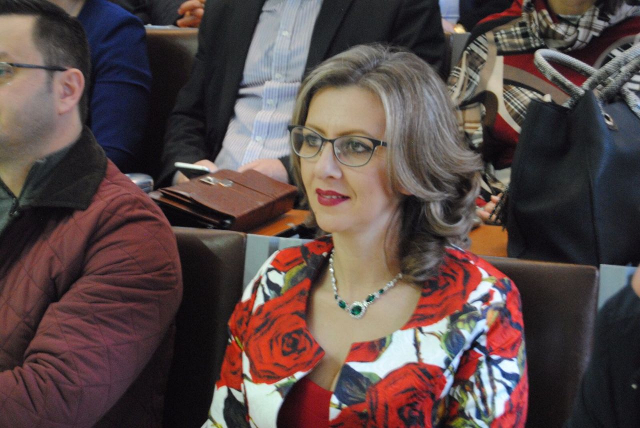 U përfshi në fushatë, Ministria e Arsimit çon në Prokurori Lindita Rovën