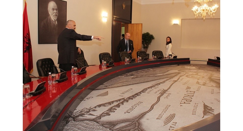 Rama sms deputetëve të rinj: Të hënën në kryeministri, asnjë mungesë nuk do mirëkuptohet