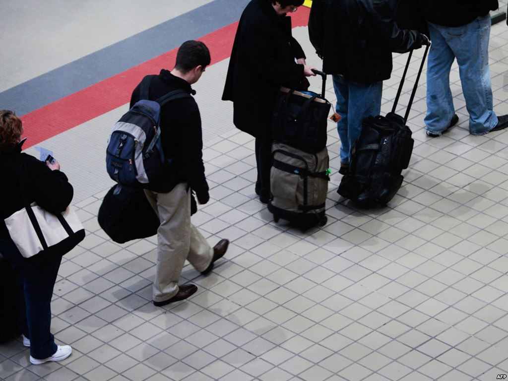 Sondazhi: 56 % e popullsisë duan të largohen nga Shqipëria