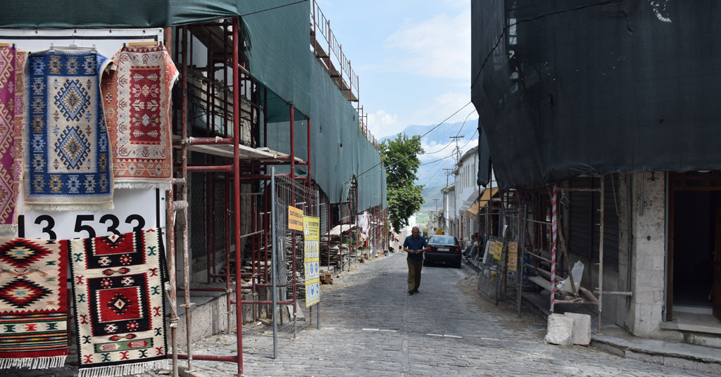 Fanatikë dhe për interes, vota në Gjirokastër varet nga emigrantët (FOTO)