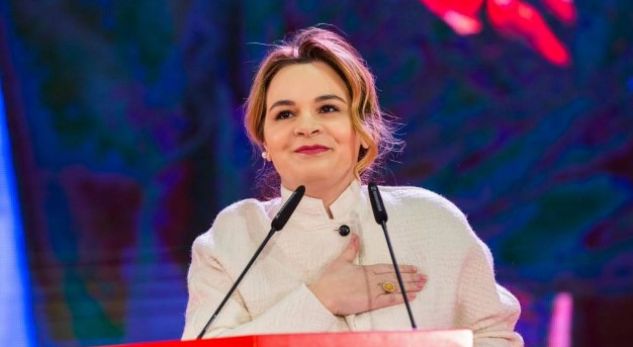 Monika Kryemadhi, e para grua që drejton një parti politike në Shqipëri!