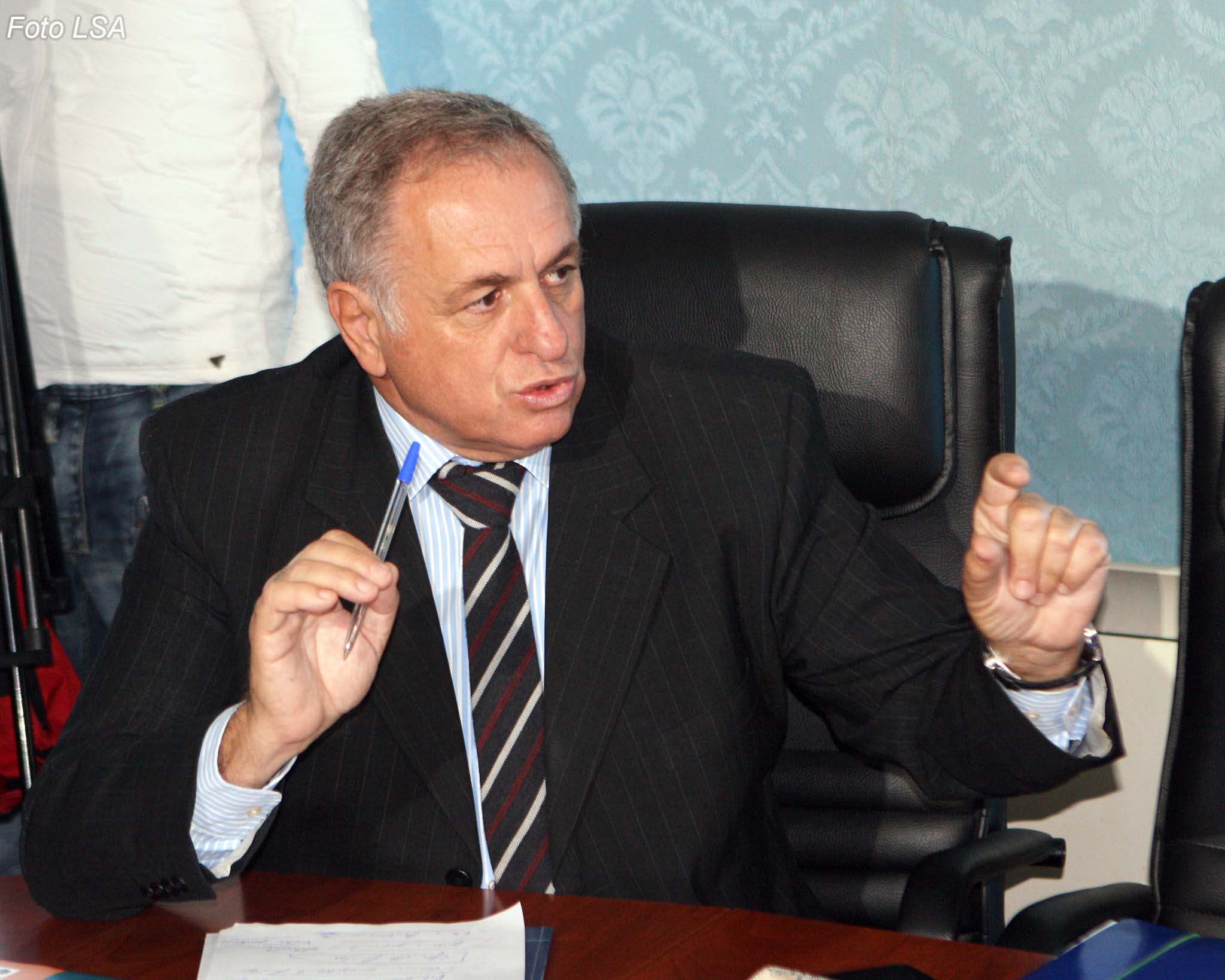 Rama i ‘bleu’ kryetarin e PD-së në fshat, nervozohet Tritan Shehu: Kjo nuk është serioze!