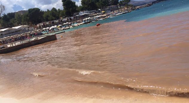 Ushtarët nga Gjirokastra nisen në Ksamil për të pastruar plazhin nga ujërat e zeza