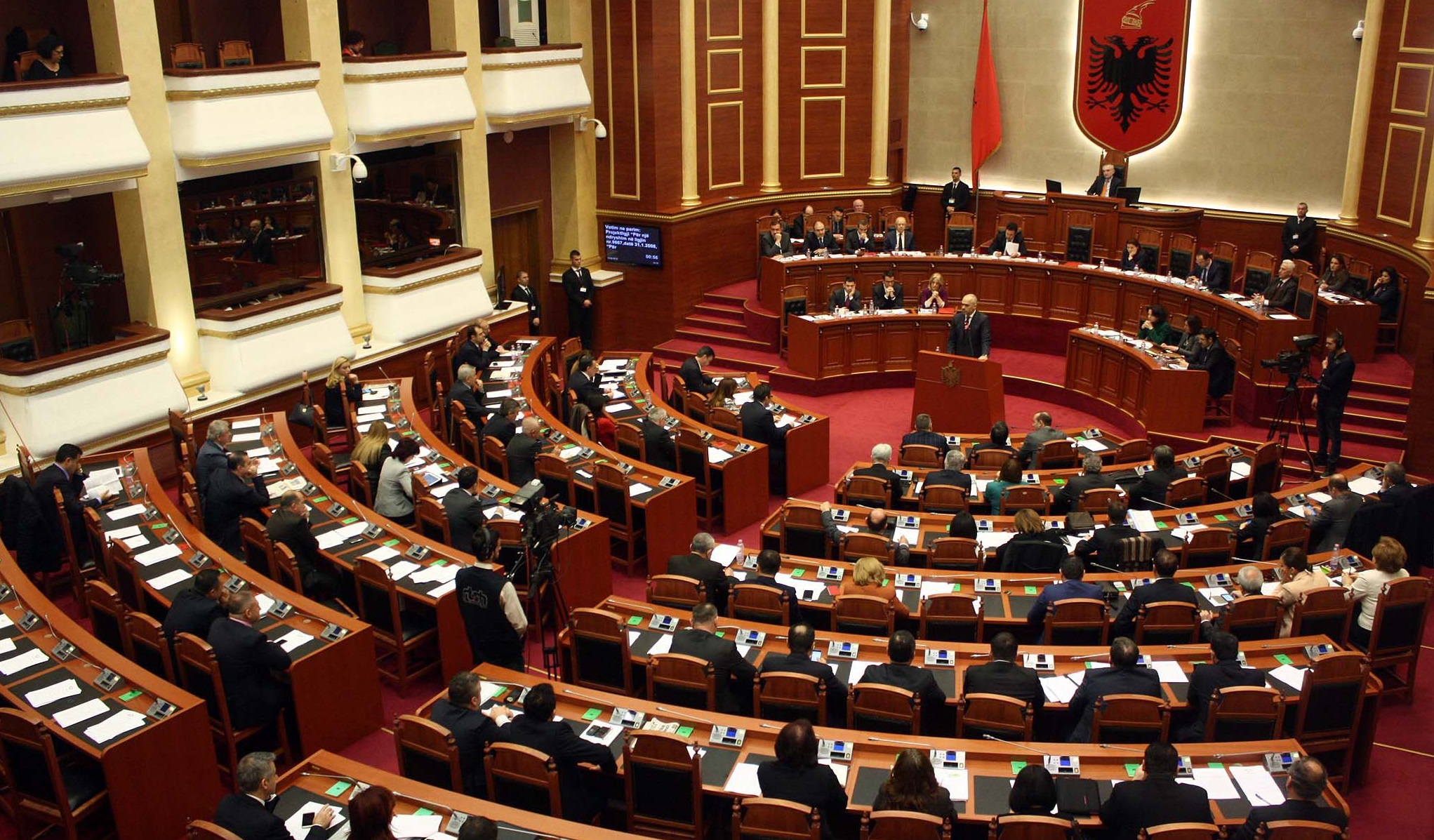 Tabela/ Deputetët që kanë mbi 20 vjet në Kuvend, mes tyre edhe Vangjel Tavo