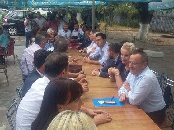 Basha në krah me deputetin e Gjirokastrës…paralajmëron opozitë të fortë (FOTO)