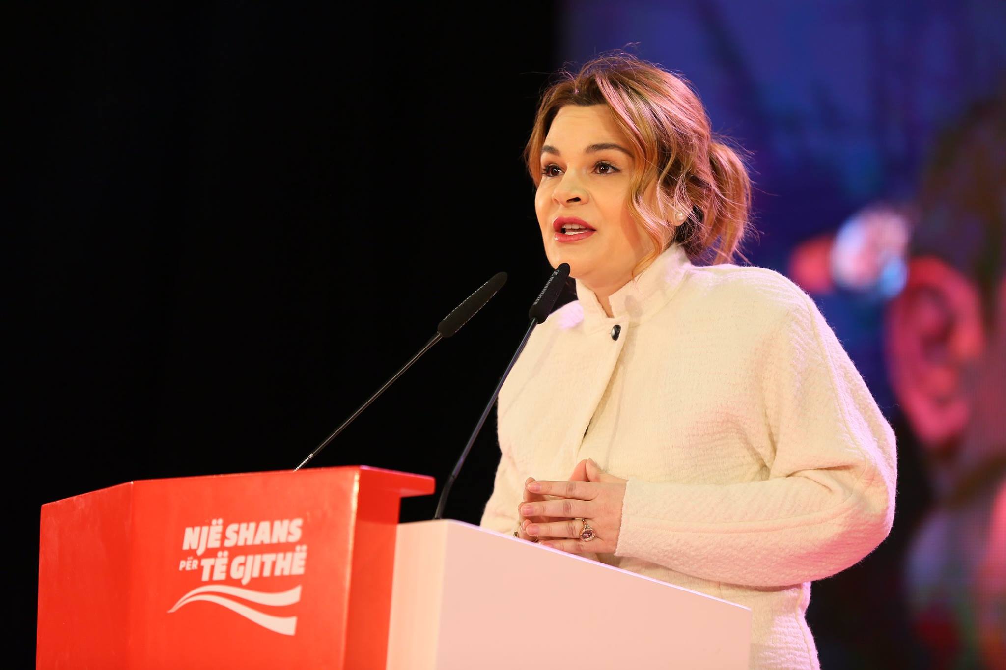 Vendimi i parë i Monika Kryemadhit si kryetare: Kamping në Jalë për LRI!