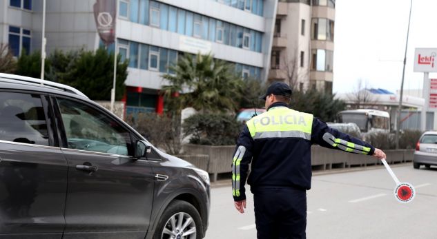 Fushatë gjobash për xhamat e zinj të makinave. Vendet ku lejohet dhe ku ndalohet mbajtja e tyre (Lista)