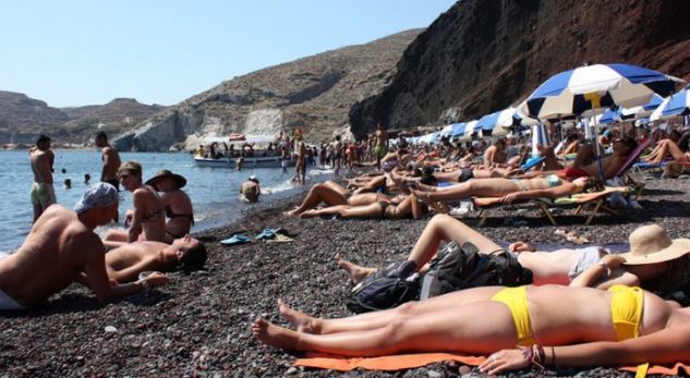 Raporti/ Shqiptarët “braktisën” bregdetin e jugut, ja ku pushuan këtë vit