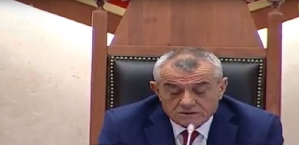 Ruçi me ‘dorë të hekurt’, i fik mikrofonin Berishës: Ulu të lutem, mos e tepro!