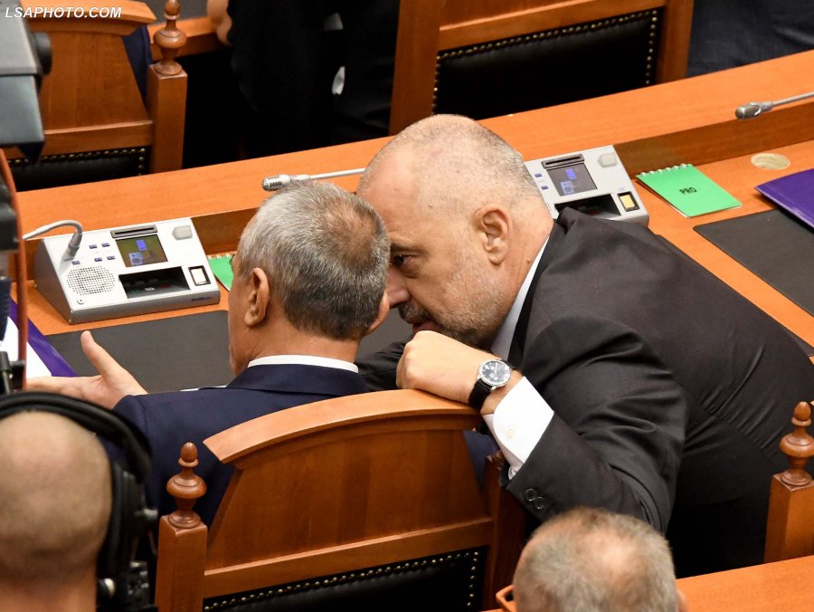 Kush janë tre deputetët ‘tradhtarë’ të PD-së që votuan Gramoz Ruçin?