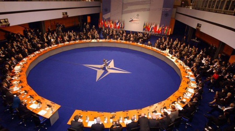 Blindohet Tirana, mbërrijnë 38 delegacione të NATO-s