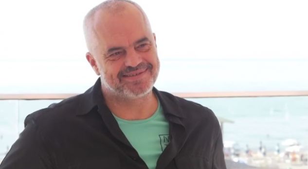 “Gjuha e trupit tënd më thotë se…” Edi Rama ngacmon gazetaren