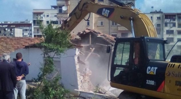 Nis aksioni kombëtar për pastrimin e rrugëve, qeveria ‘luftë’ tabelave reklamuese