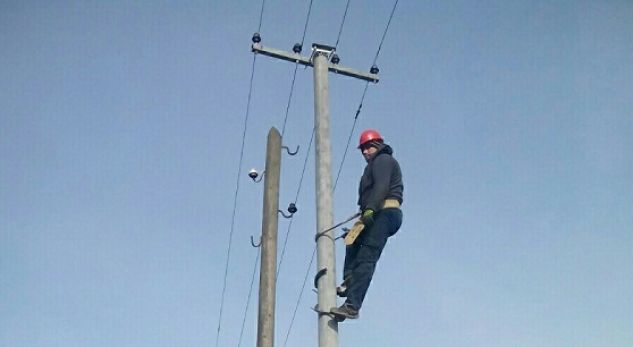 I moshuari grek vret punëtorin shqiptar, që u ngjit në shtyllë t’i ndërpriste energjinë