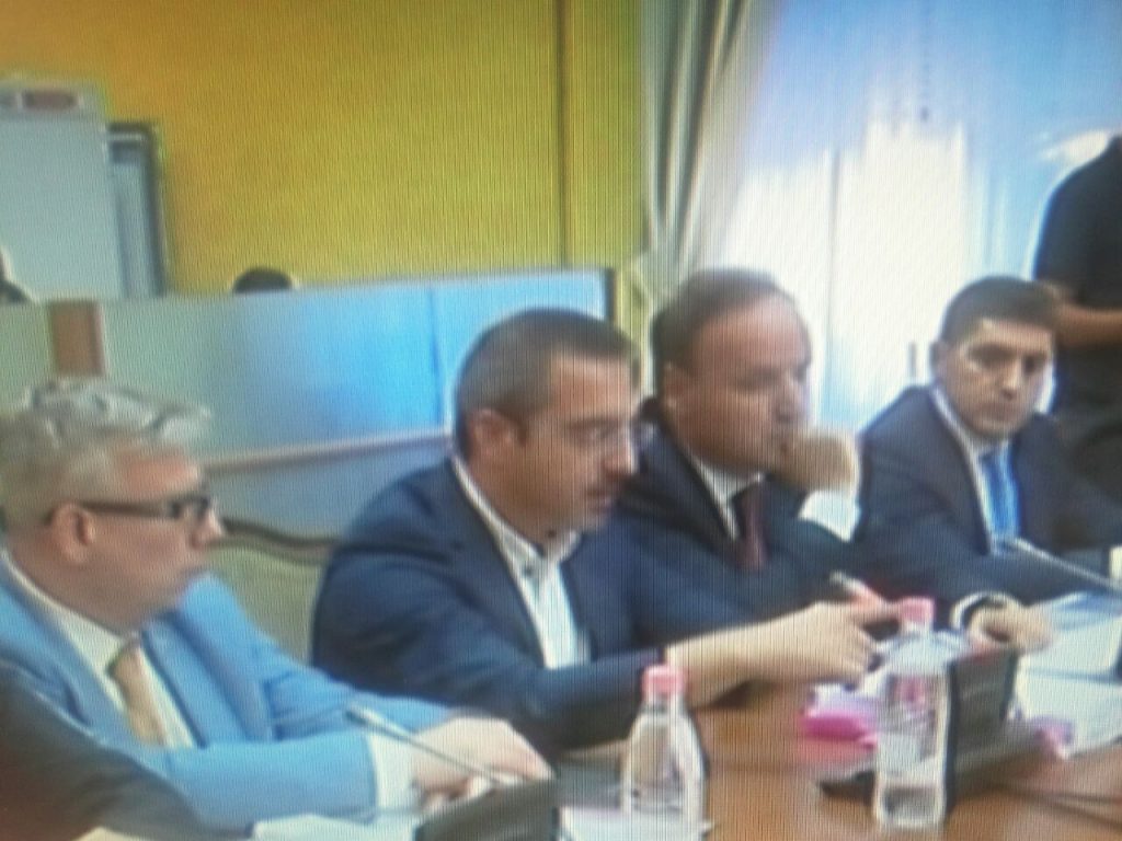 Në ditën më të zezë të Saimir Tahirit, ky është njeriu më i besuar që qëndron krah tij