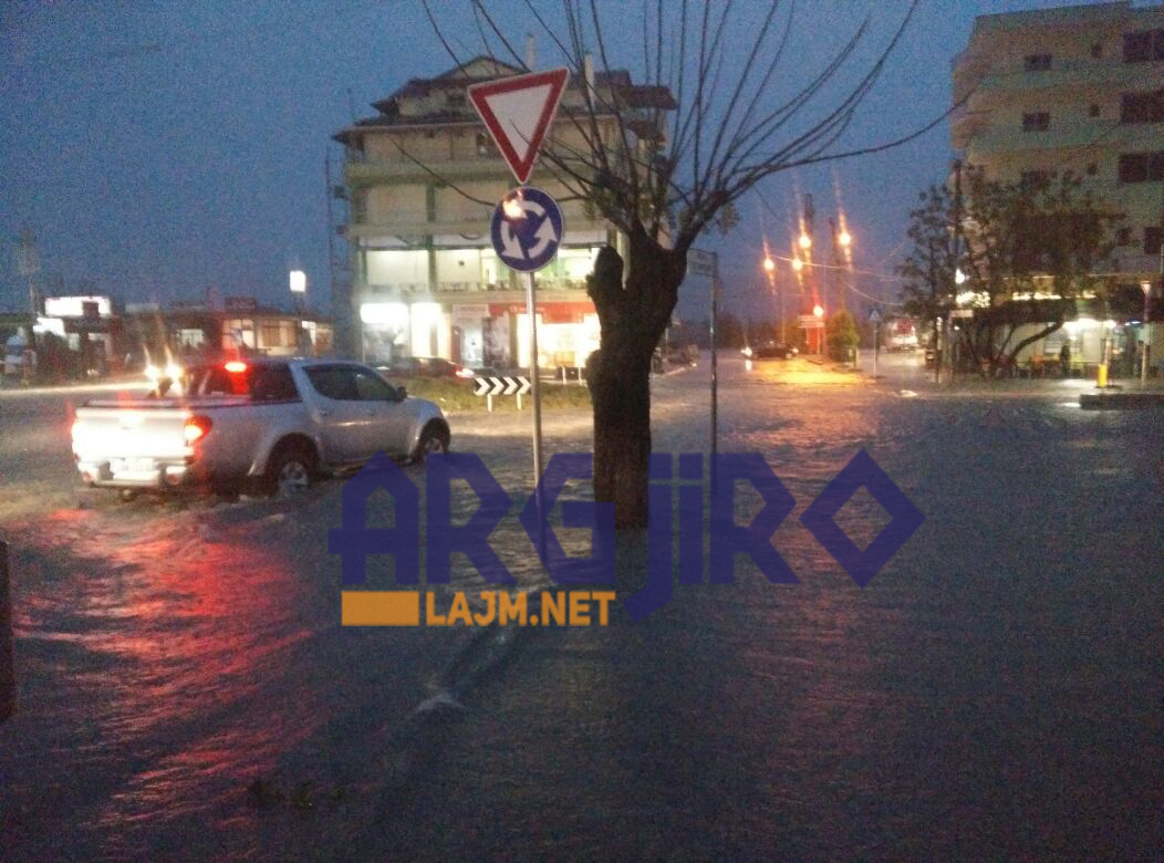 Gjirokastra e ‘mbërthyer’ nga moti i keq, shihni çfarë bëhet te ‘Ura e Lumit’ (FOTO)