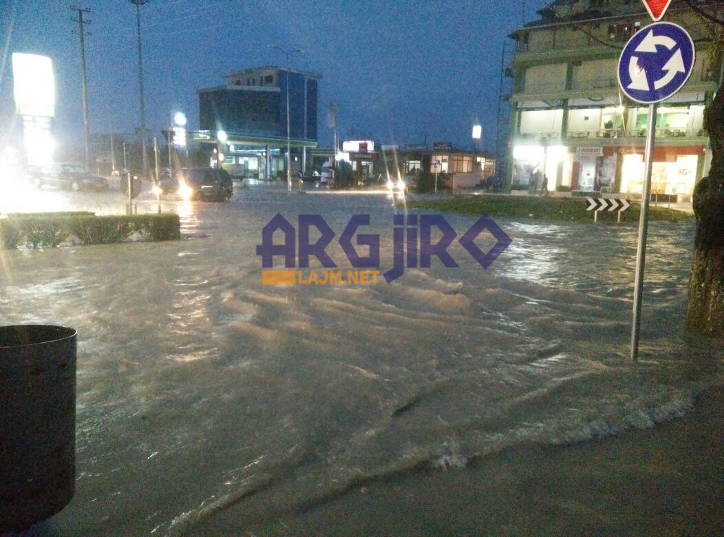 Gjirokastra e ‘mbërthyer’ nga moti i keq, shihni çfarë bëhet te ‘Ura e Lumit’ (FOTO)