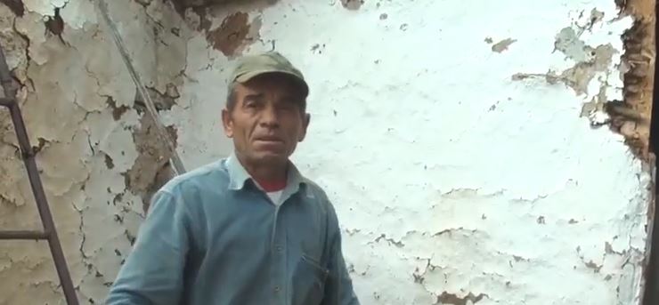 Jetojnë në kasollen e bagëtive pas shembjes së shtëpisë, të moshuarit nga Këlcyra kërkojnë ndihmë (FOTO)