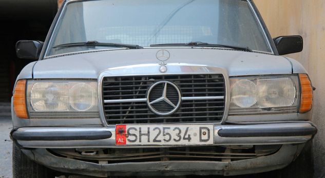 Shqiptarët të çmendur pas BENZ-it, “sëmundja” prek edhe ambasadorët