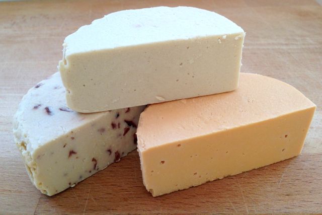 Ndodh në Gjirokastër, shitësja bën kallëzim në polici: Dikush më bleu 3 kg djathë me 100 euro false