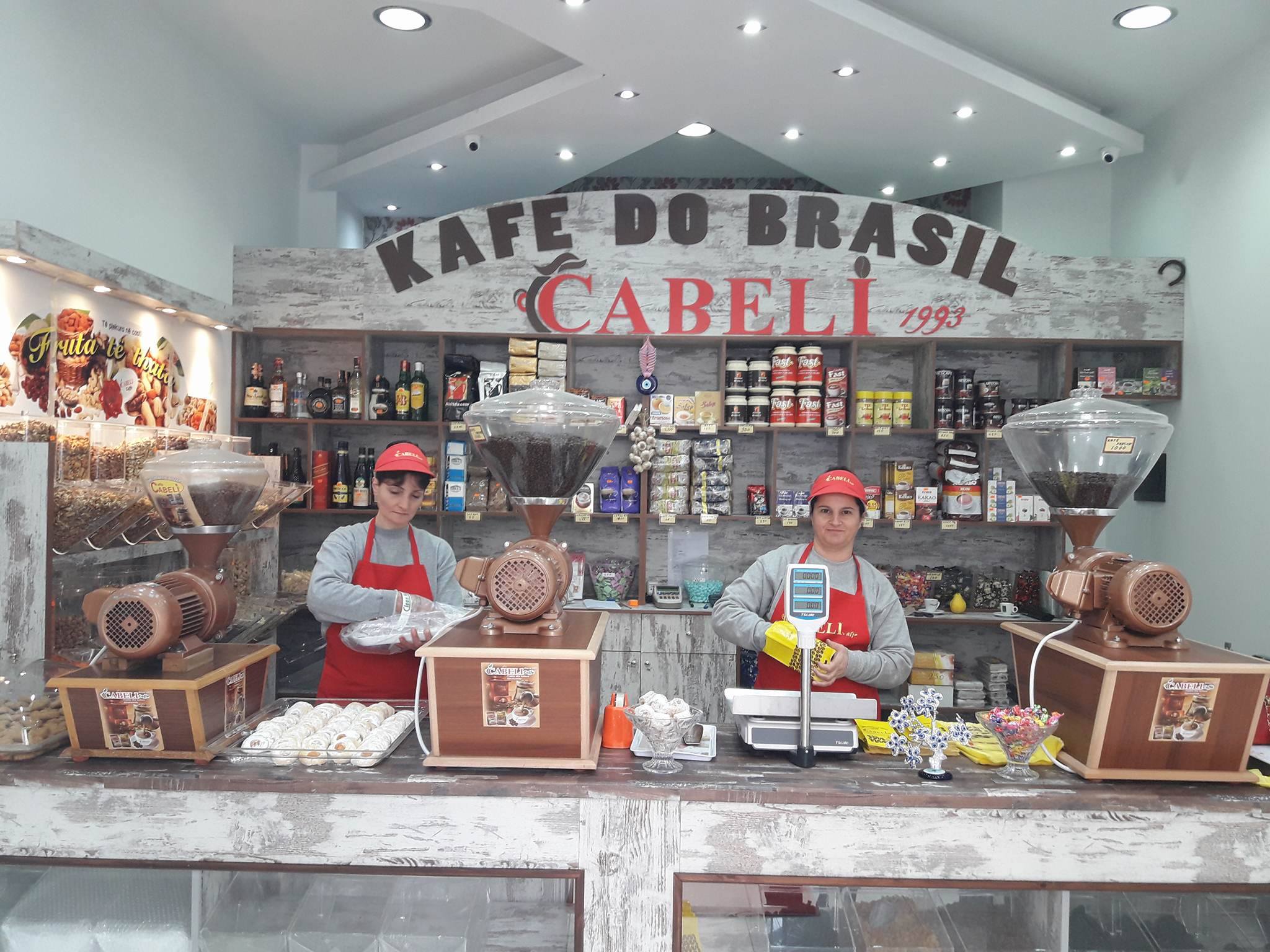 Kafe ‘Çabeli’ inaguron dyqanin më të ri në qytetin e Sarandës (FOTO)