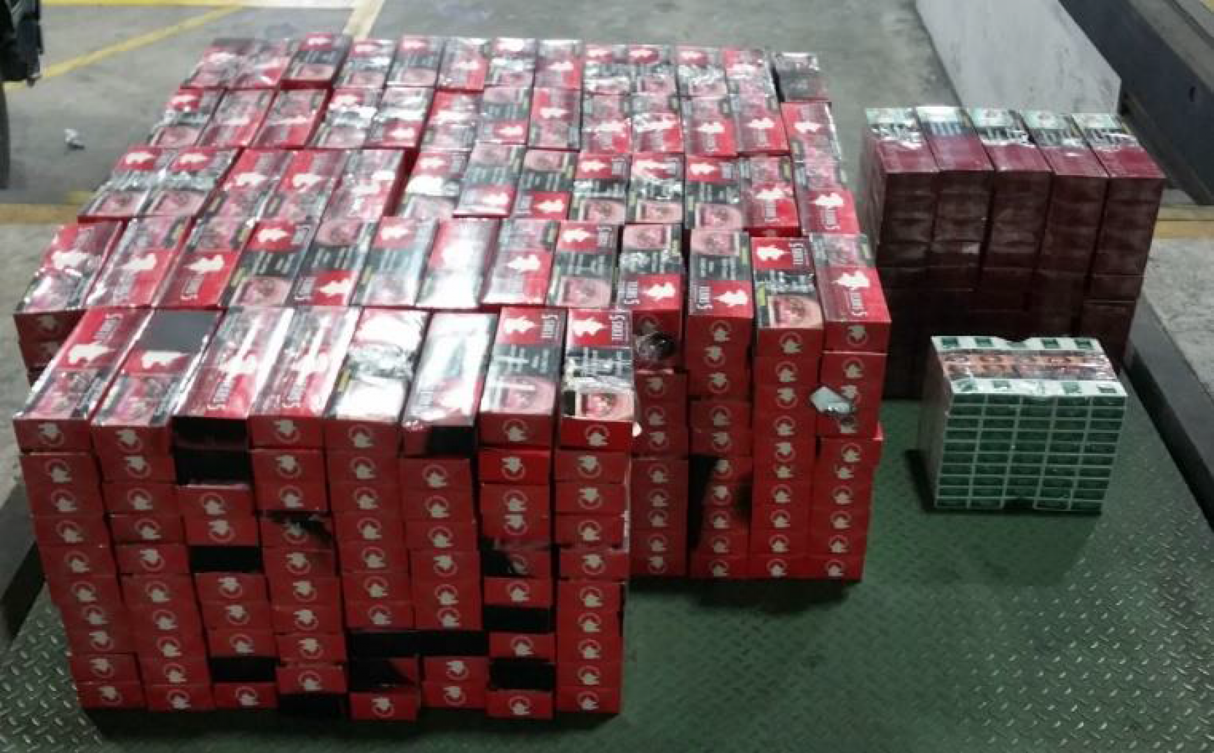 Kapen 3 milionë paketa kontrabandë në doganë