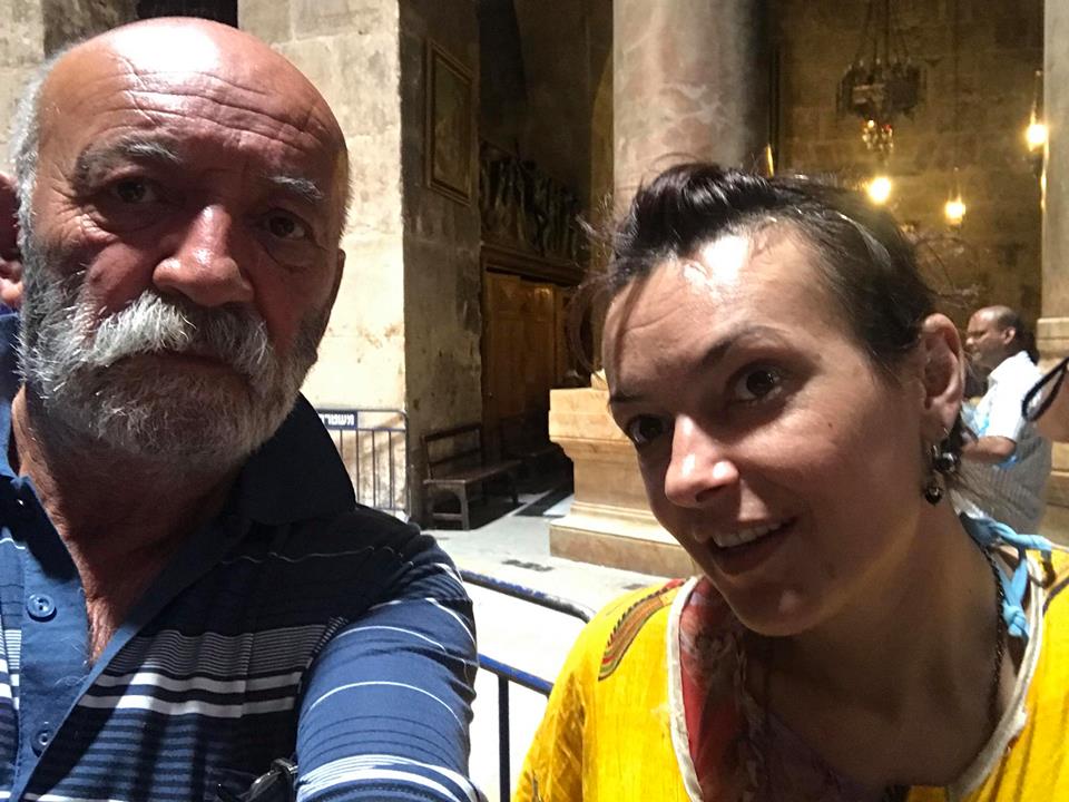 Gjen vajzën të vdekur, aktori shqiptar poston vargje që të këpusin shpirtin (FOTO)