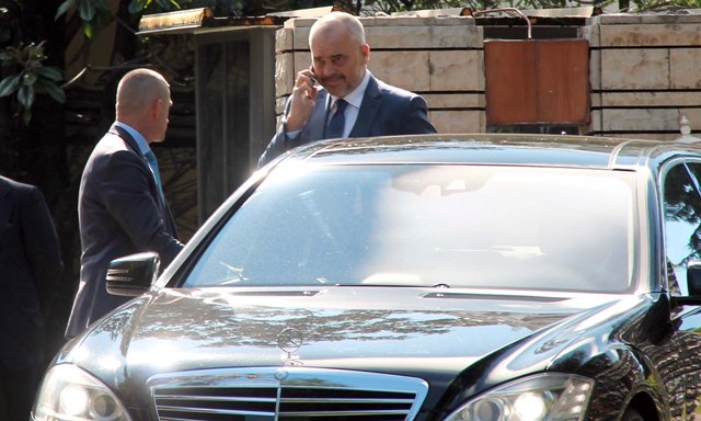 Aksidentohet makina e eskortës së kryeministrit Edi Rama, dy të plagosur