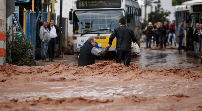 Përmbytjet në Greqi, dëshmitarja nga Gjirokastra tregon për një 29-vjeçar shqiptar të humbur