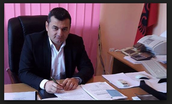 Llogari bankare në emër të bashkëshortes dhe fëmijëve, ja pasuria e kryetarit të Bashkisë Këlcyrë (FOTO)