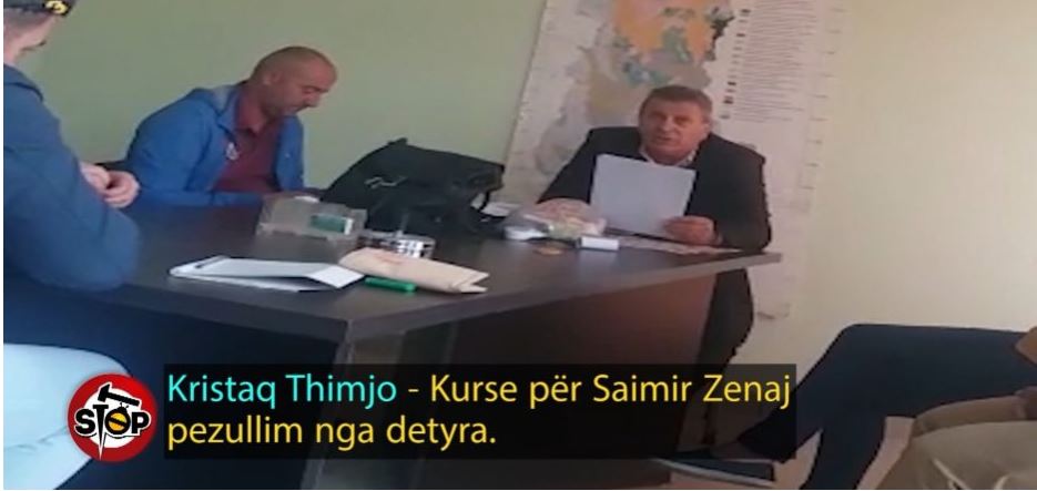Kristaq Thimio zyrtari i skandaleve në Gjirokastër. Tavo e mbështeti prej fillimit, e luftoi deri në fund (Të gjitha rastet e denoncuara)