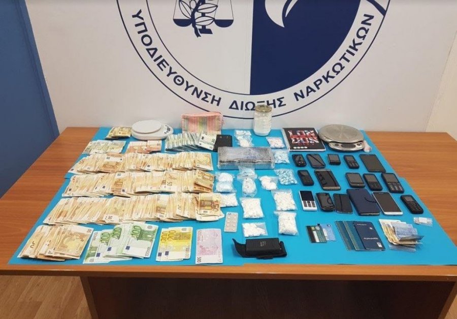 200 mijë euro xhiro, njihuni me bosin shqiptar të kokainës në Greqi. E drejtonte grupin nga burgu…