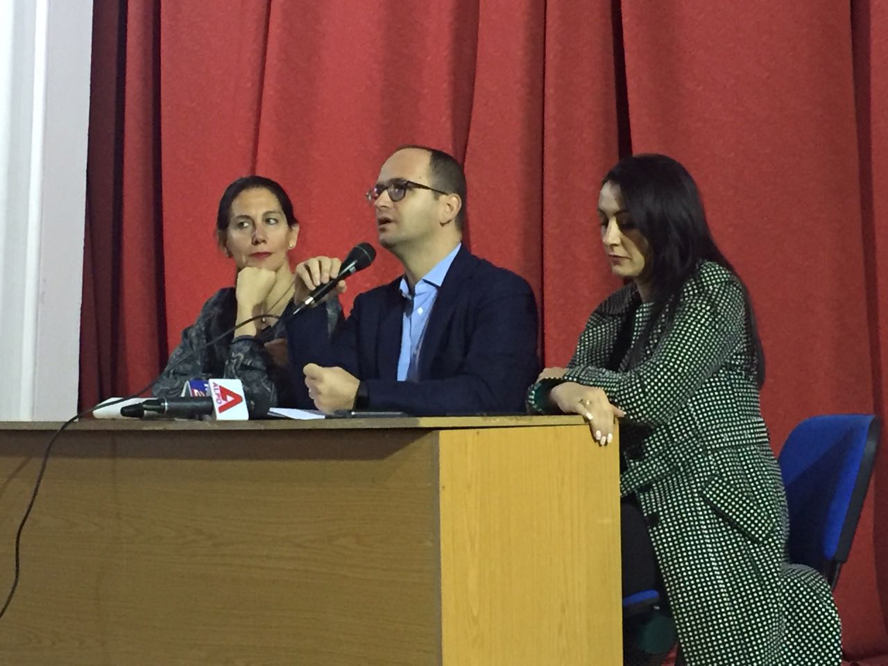 Ligji i ri për minoritetin, Bushati e Kumbaro takim në Dervician (FOTO)