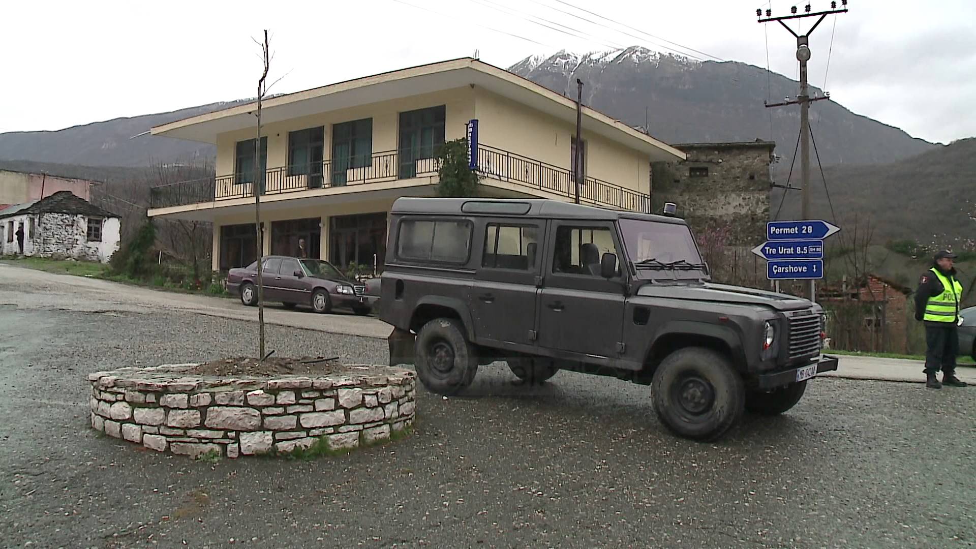 Policia e Gjirokastrës arreston tre shtetas nga Kosova, mes tyre edhe një femër. Ja çfarë ndodhi mbrëmë në kufi