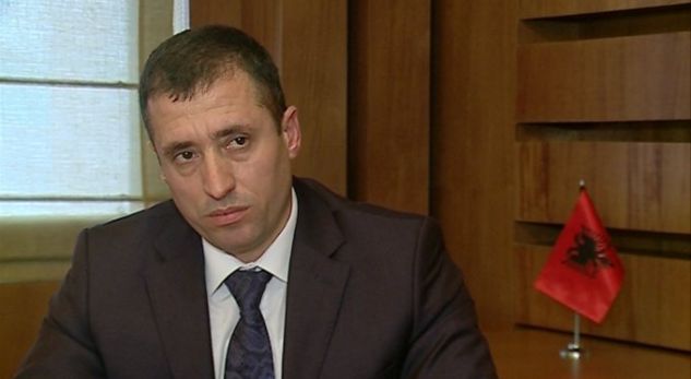 ‘Fundoset’ ish drejtori i Burgjeve, vartësi tregon 20 milionë lekët që i dha për një tender