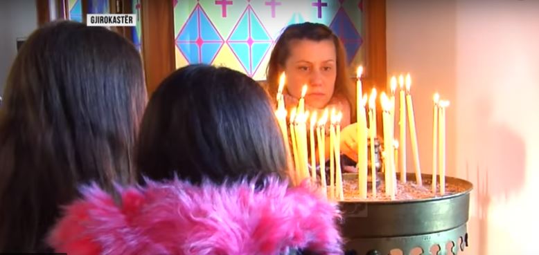 Festohet Krishtlindja në Gjirokastër (FOTO)