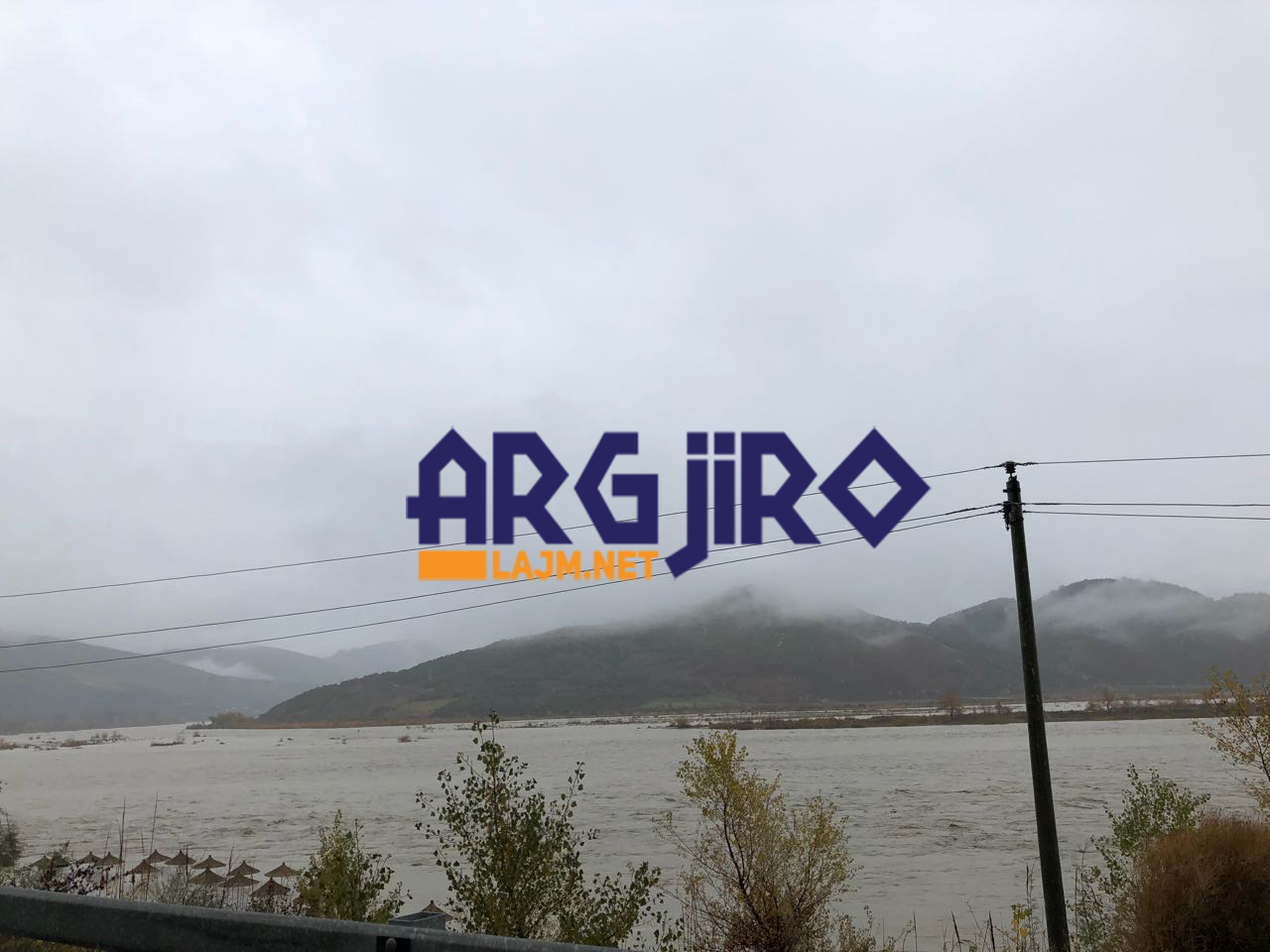 Vjosa del nga shtrati, shihni çfarë bëhet në Memaliaj (FOTO & VIDEO)