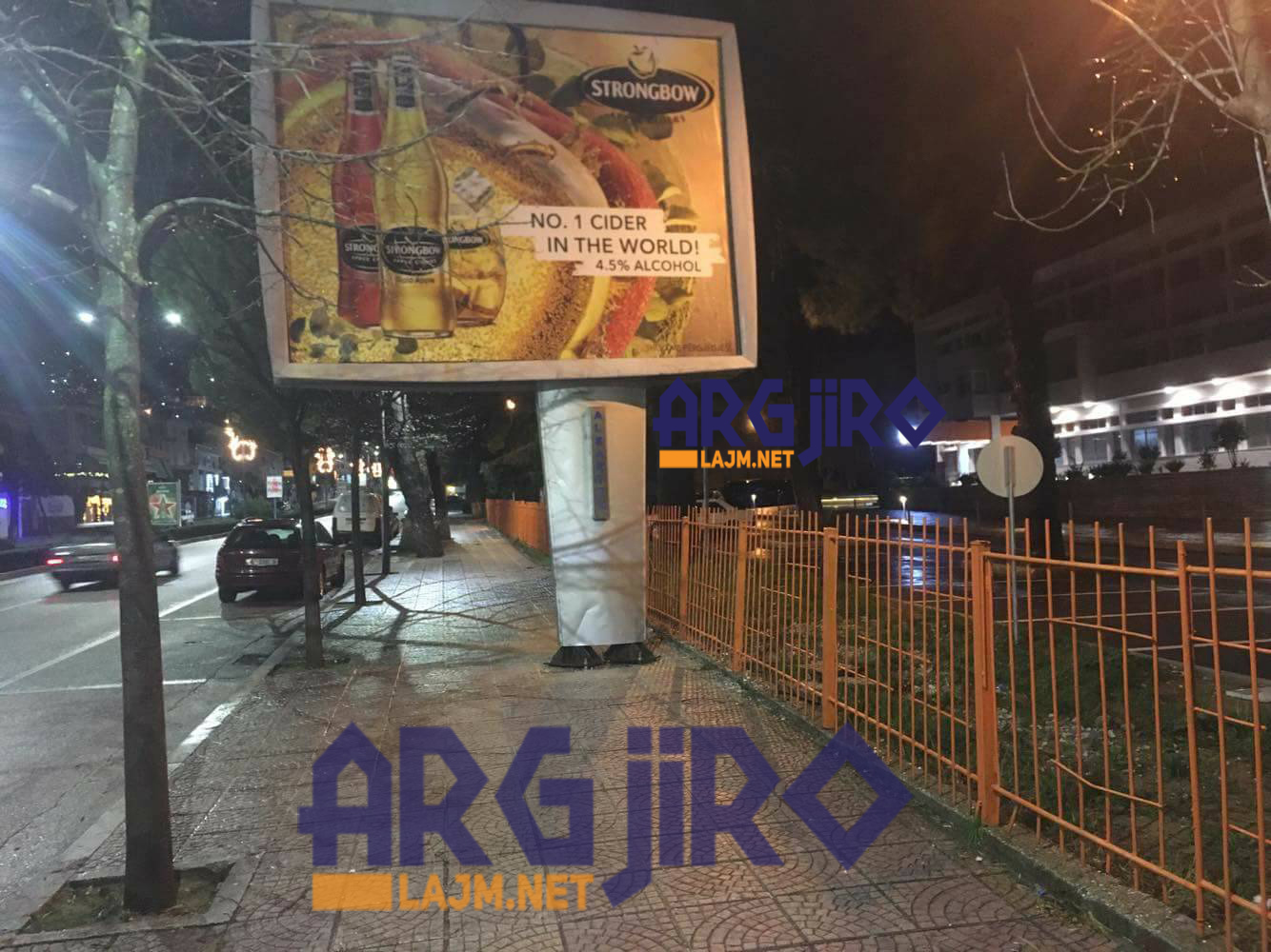 Gjirokastër, shihni billborderin që shëmton bulevardin në ’18 Shtatori’ (FOTO)