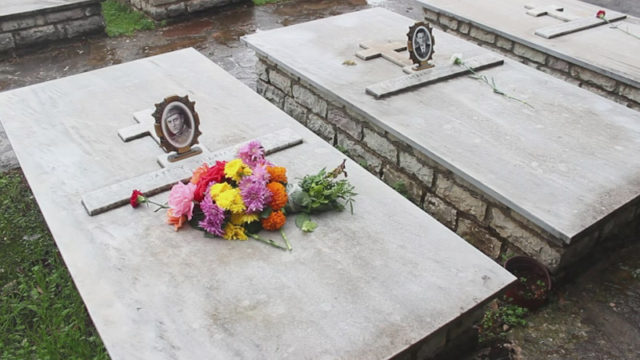 E vërteta e varrezave të ushtarëve grekë në Bularat (VIDEO)