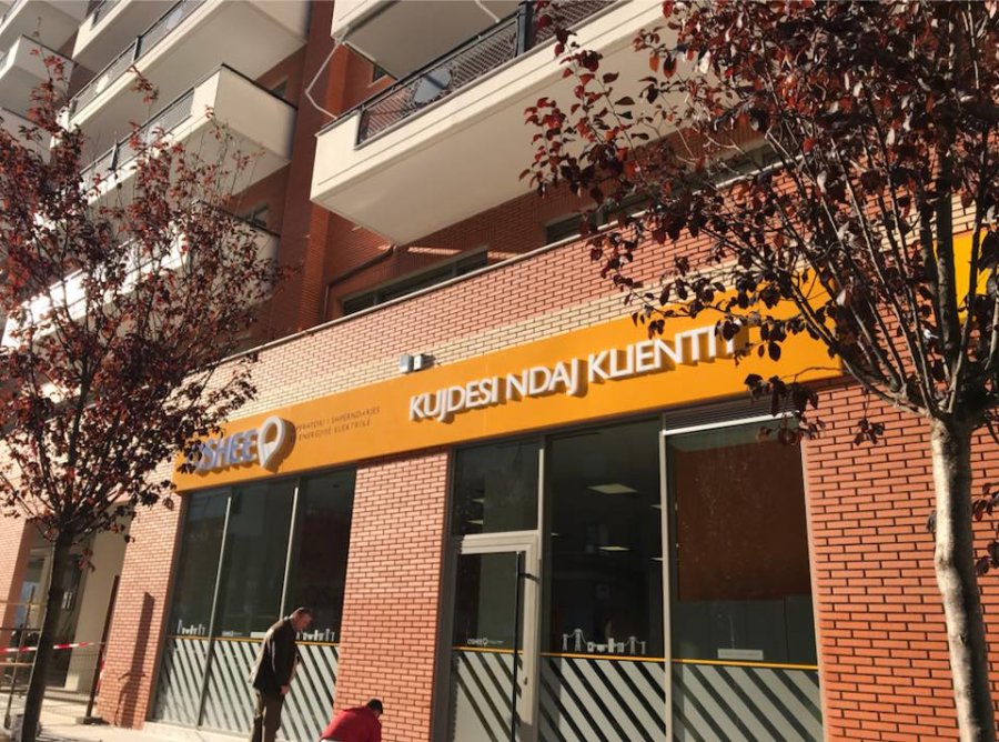 Faturat e energjisë paguhen edhe sot, 85 pikat e OSHEE të hapura në gjithë vendin