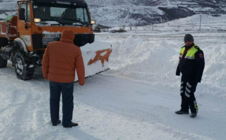 Moti i keq, apeli i Policisë Rrugore: Ja ku duhet të bëjnë kujdes shoferët