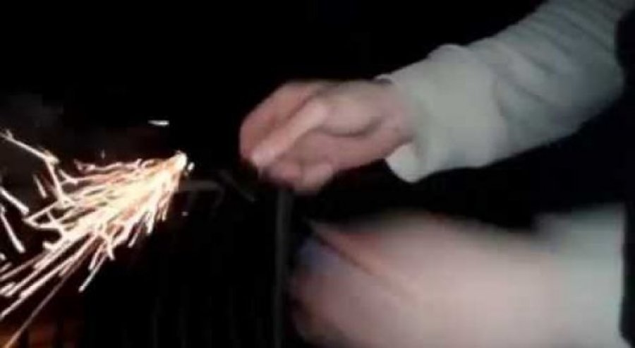 Kur të shihni këto pamje horror, nuk do të hidhni më kurrë fishekzjarre (KUJDES FOTO TË RËNDA)