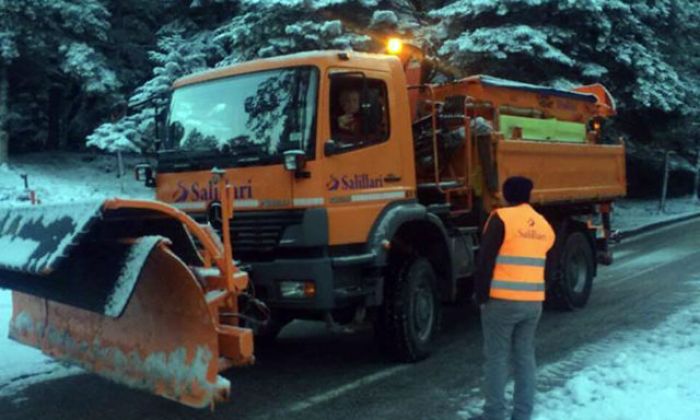 Zhbllokohet Qafa e Llogarasë, kalimi bëhet me zinxhirë