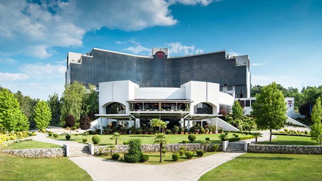 ‘Sheraton’ largohet nga Shqipëria