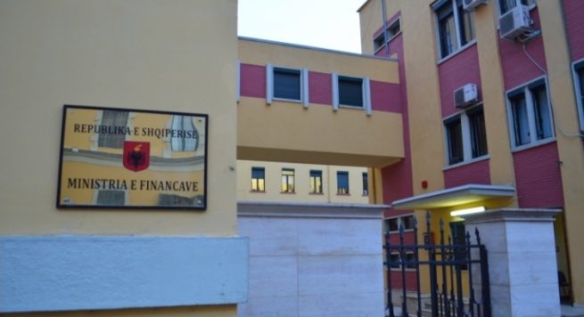 Institucionet ‘bëjnë namin’ me prokurime për festat e fundvitit, Ministria e Financave u bllokon llogaritë