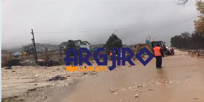Frikë në Gjirokastër, del nga shtrati përroi i Çullos, rrezikon përmbytjen edhe kaldaja e spitalit (VIDEO)