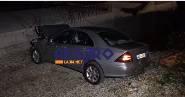 Tragjike, makina del nga rruga, vdes në aksident 26-vjeçari