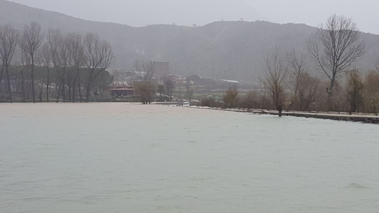 Situatë e rëndë në Gjirokastër, rrezikojnë të përmbyten 40 familje në fshatin Picar